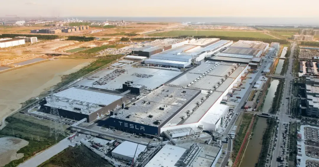 特斯拉十周年：上海储能超等工厂开工，规划年产1万台商用储能电池